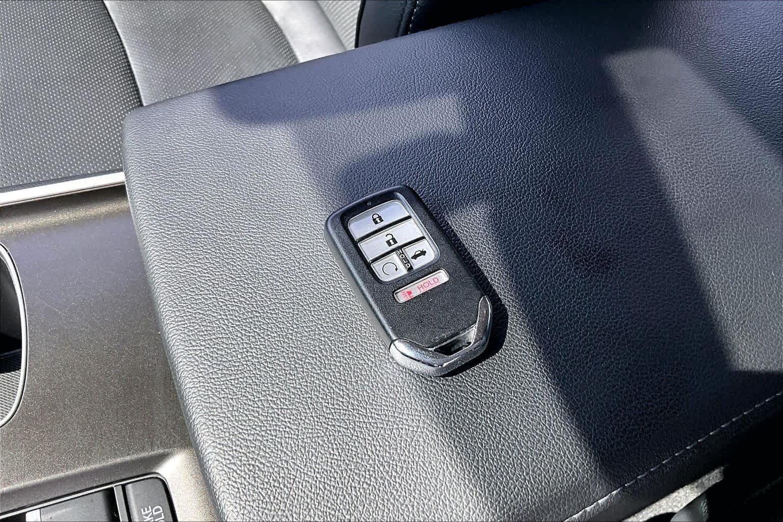 Used 2022 Platinum White Pearl Honda Sport SE image 13