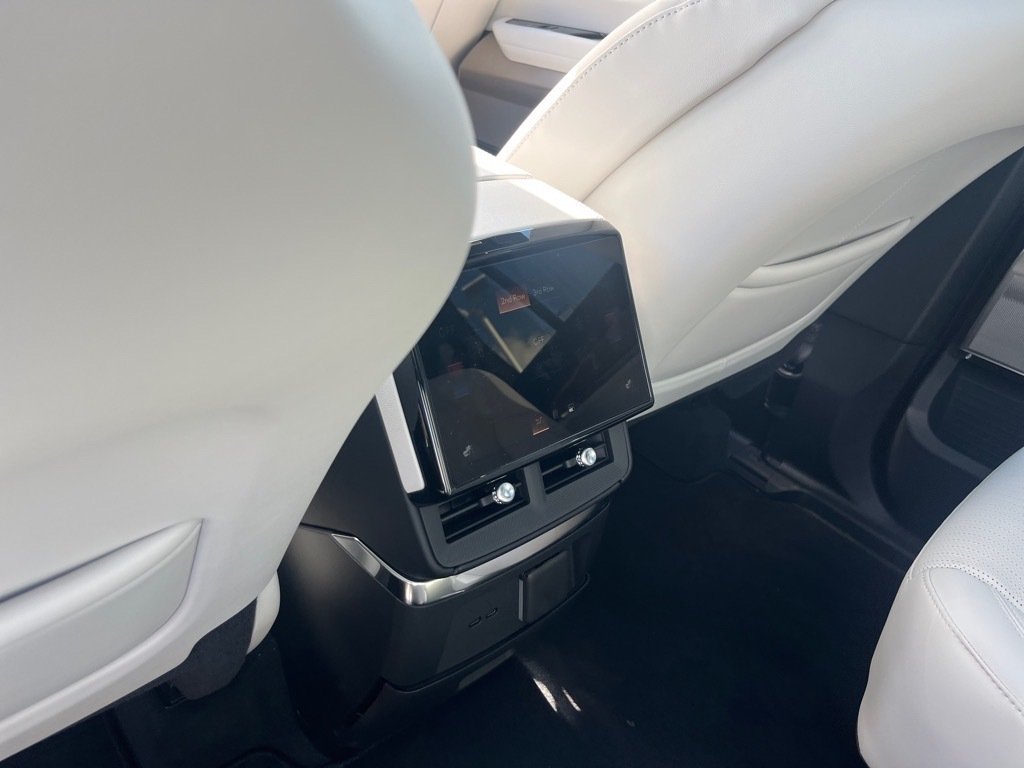 2026 Cadillac VISTIQ Luxury - Photo 12