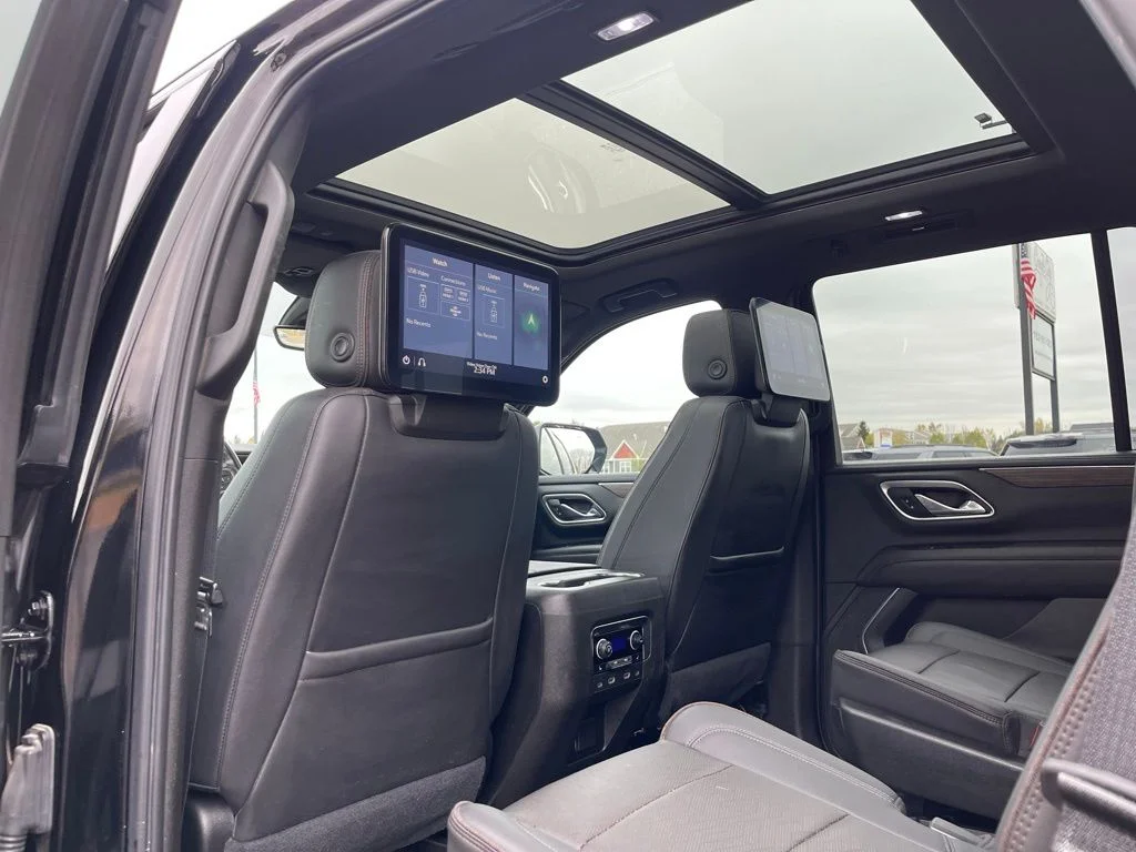 Used 2021  Chevrolet High Country image 27