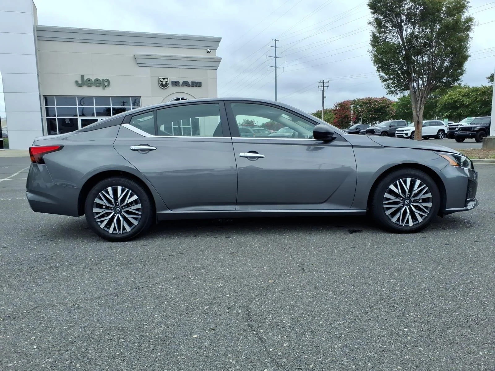 Used 2024 Gun Metallic Nissan 2.5 SV image 8