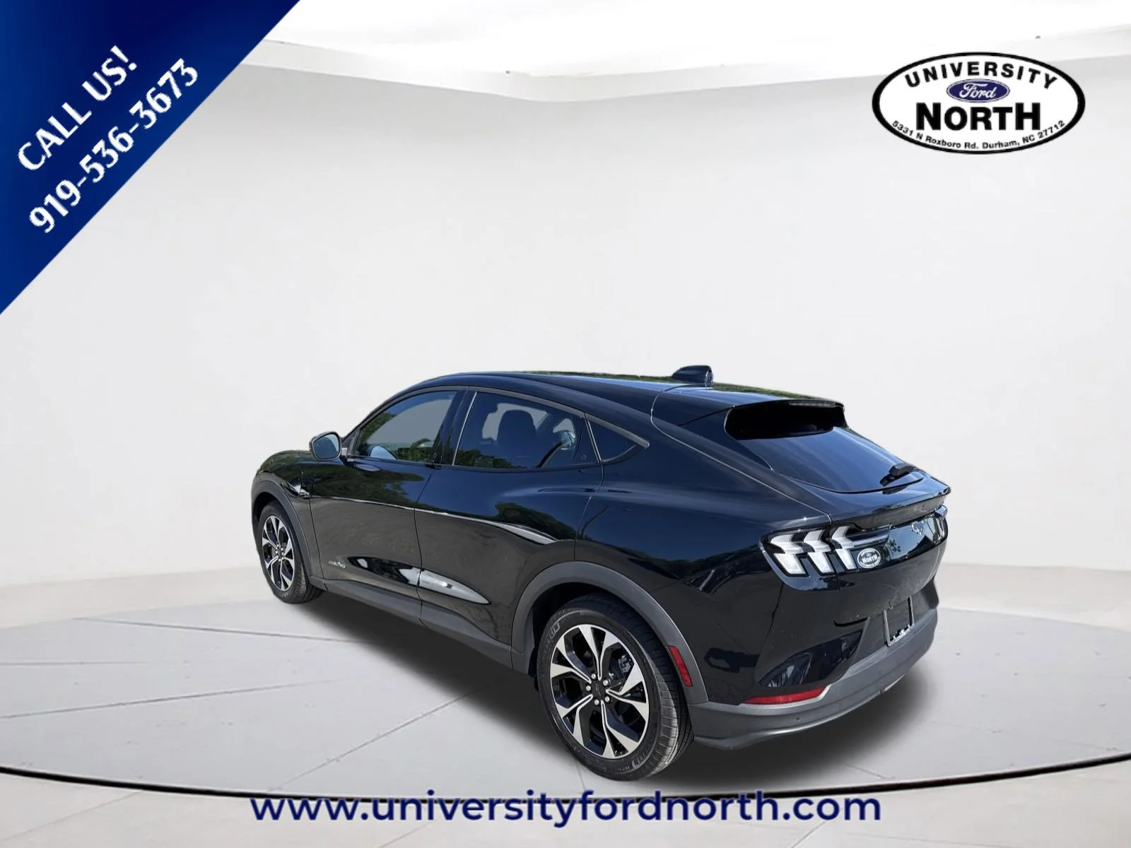 Used 2025 Shadow Black Ford Select image 5