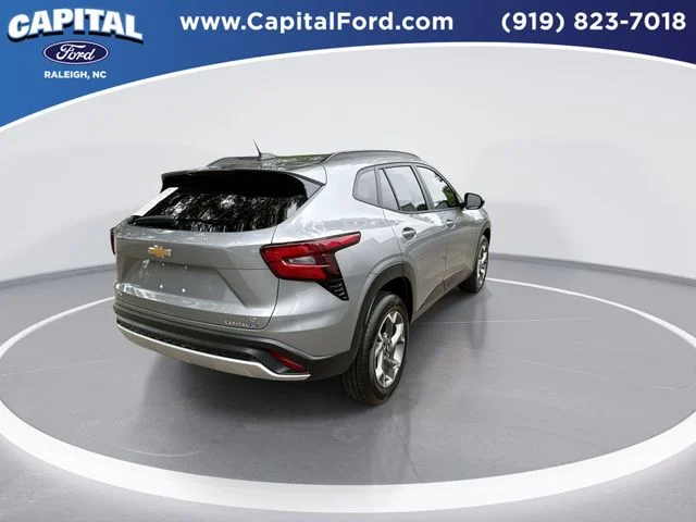 Used 2025 Gray Chevrolet LT image 8