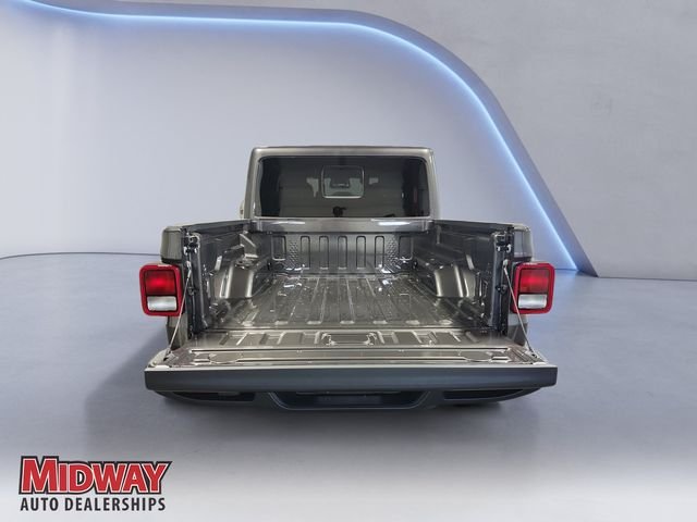 New 2026 Granite Crystal Metallic Clearcoat Jeep Sport S image 4