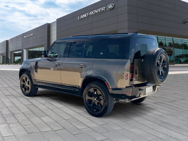 Used 2023 Gondwana Stone Metallic Land Rover X-Dynamic SE image 3