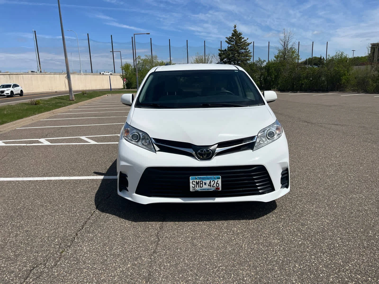 Used 2018 Toyota Sienna LE with VIN 5TDKZ3DC0JS950717 for sale in Golden Valley, Minnesota