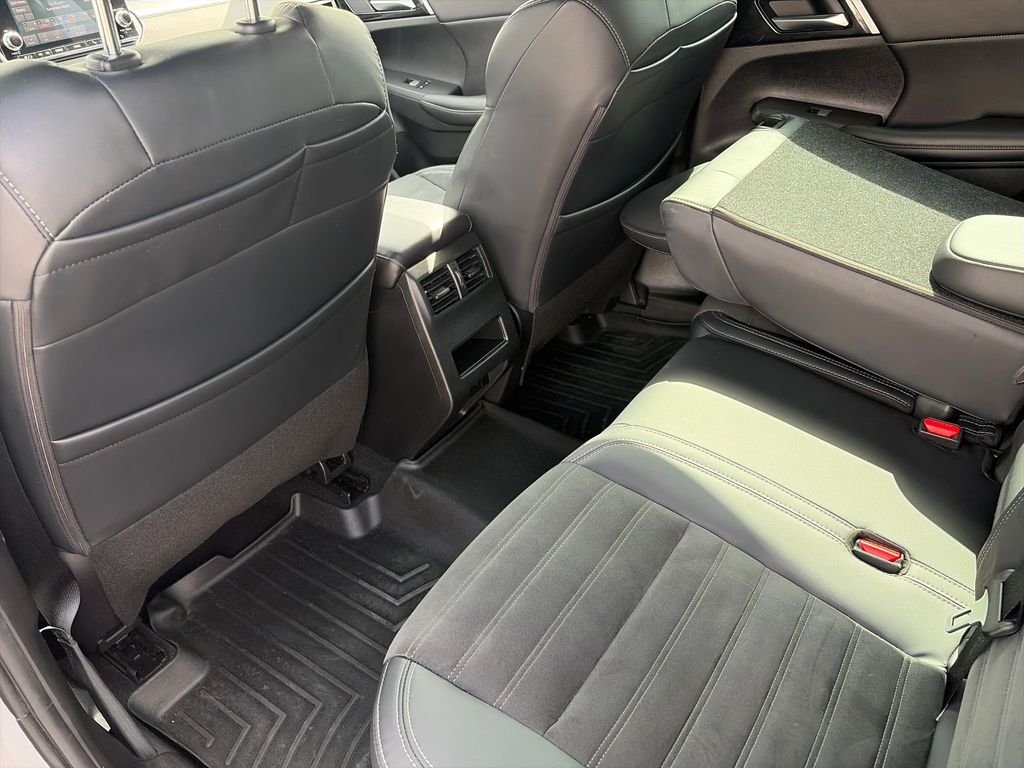 Used 2022  Mitsubishi Black Edition image 28
