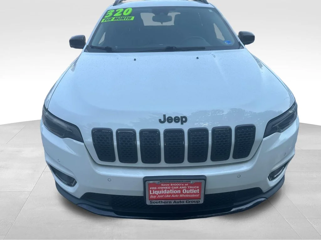Used 2023 White Jeep Altitude image 37