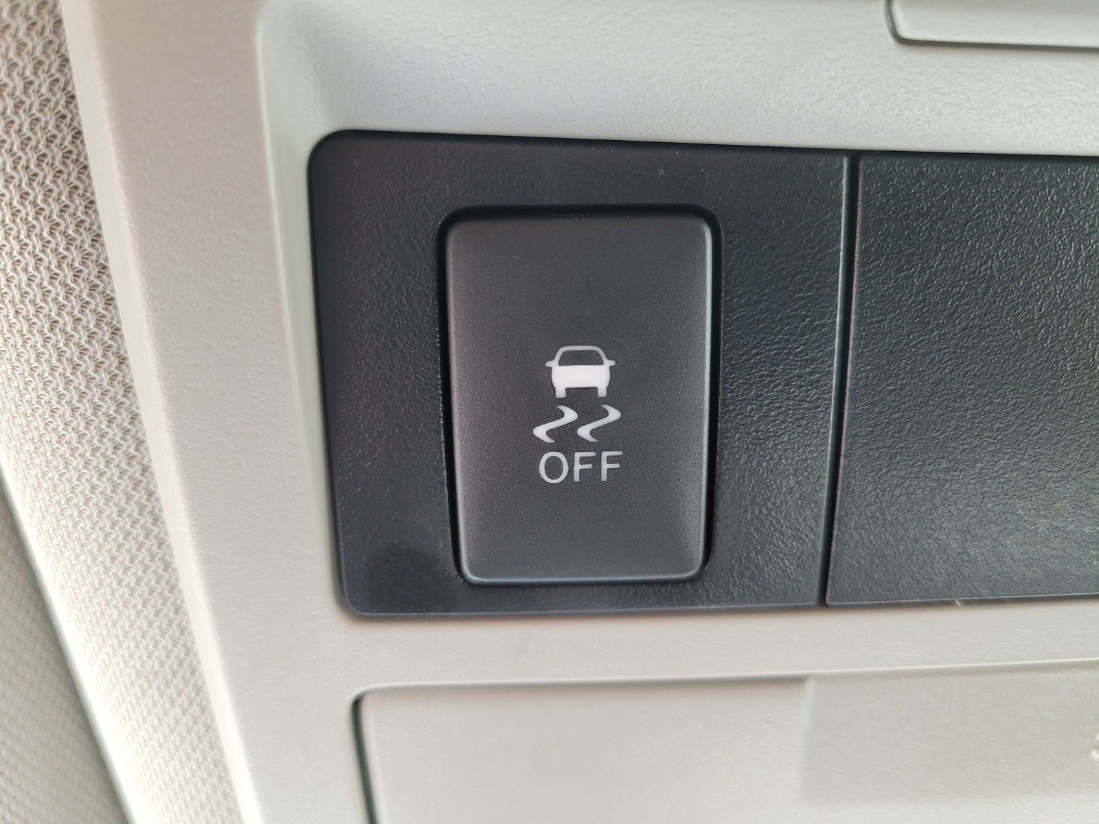 Used 2019 White Toyota  image 16