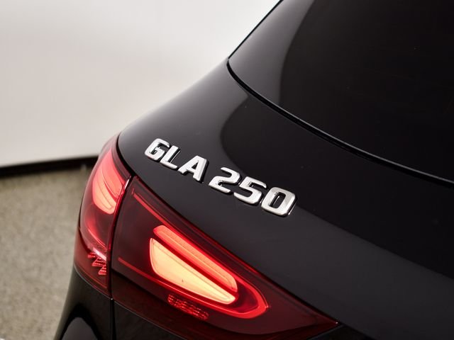 Certified Used 2025 Black Mercedes-Benz GLA 250 image 14