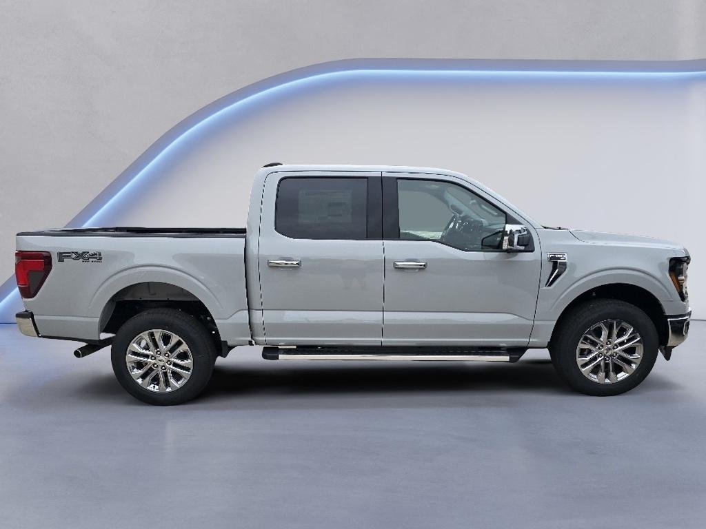 New 2026 Gray Ford 4X4 CREWCAB XLT image 4