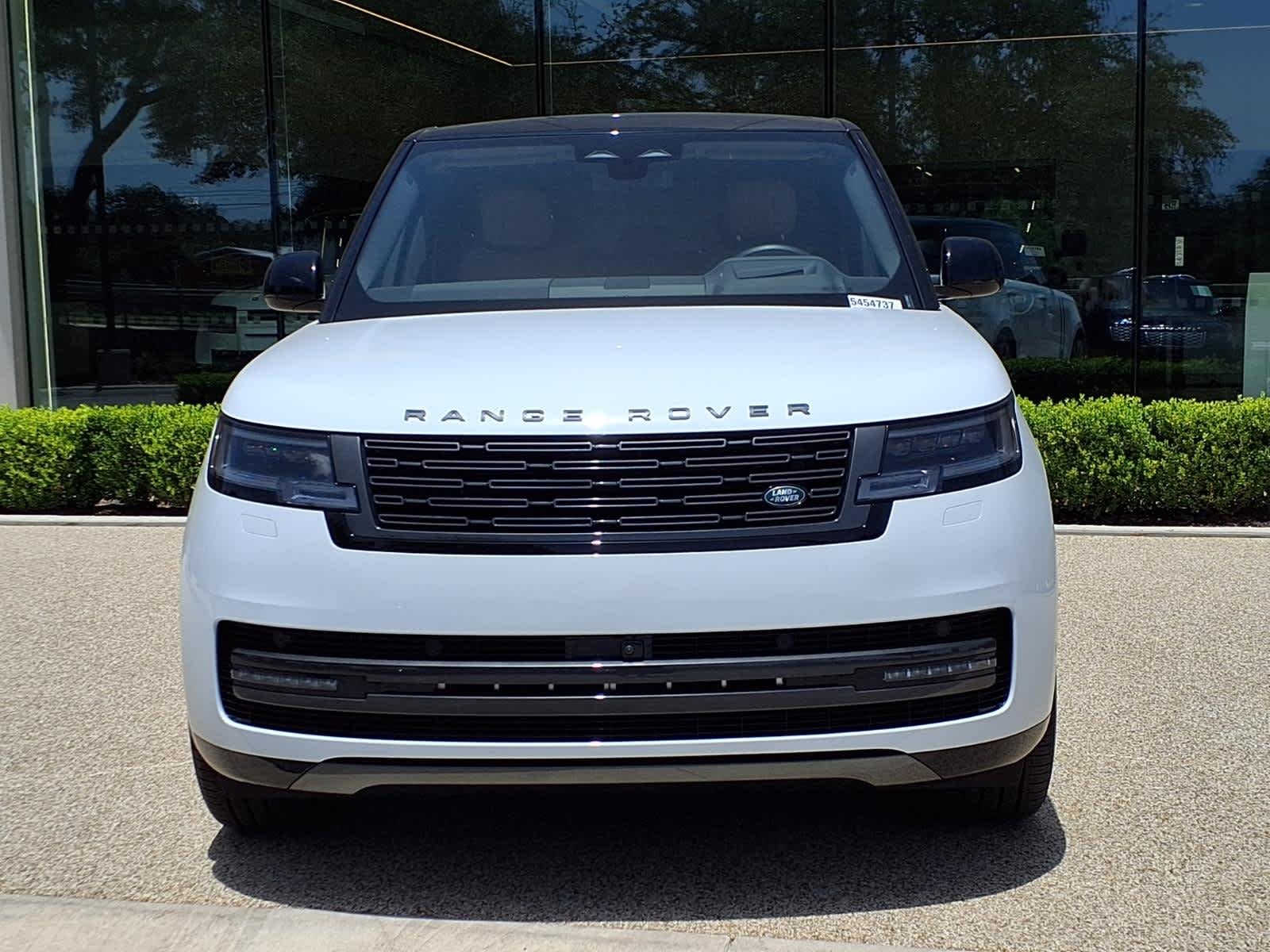 New 2026 Fuji White Land Rover SE image 2
