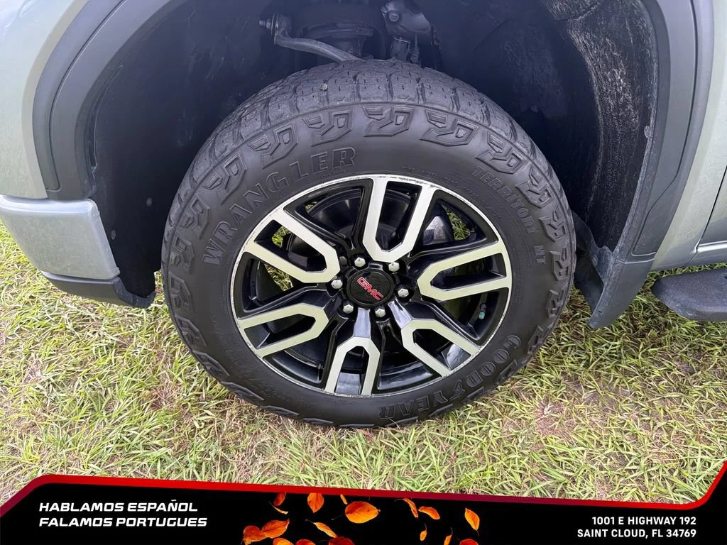 Used 2024 Sterling Metallic GMC AT4 image 10