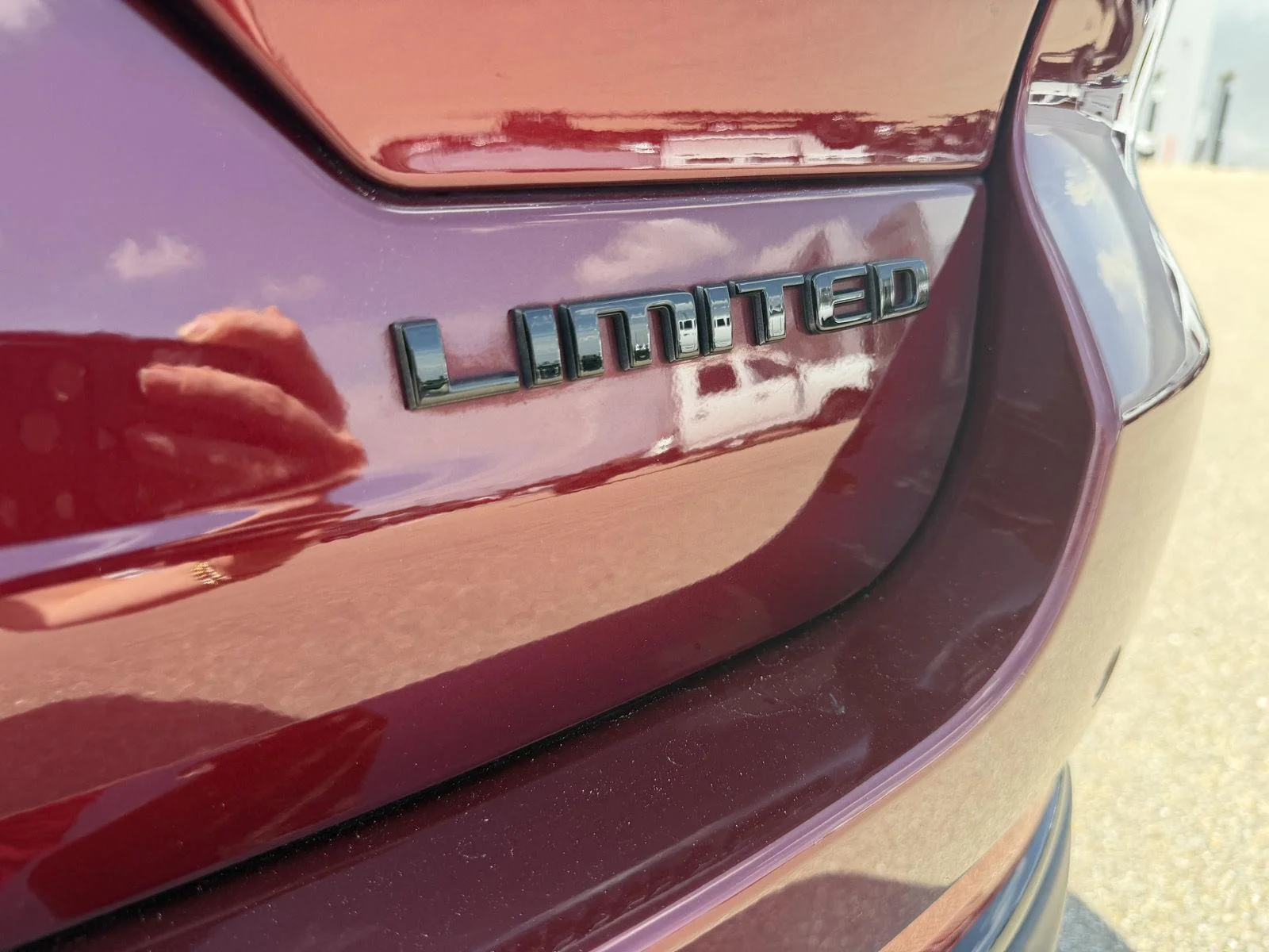 Used 2025 Velvet Red Pearlcoat Jeep Limited image 26