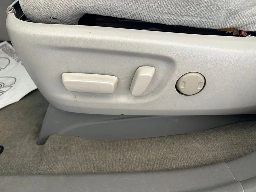 Used 2014 Gray Toyota LE image 36