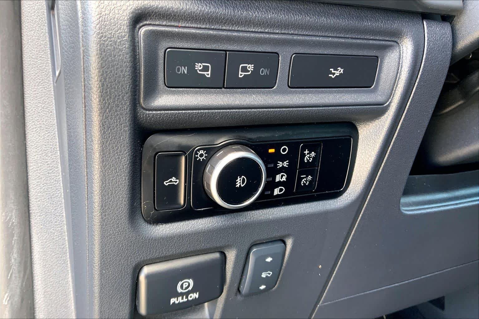 Used 2023 Iconic Silver Metallic Ford LARIAT image 34