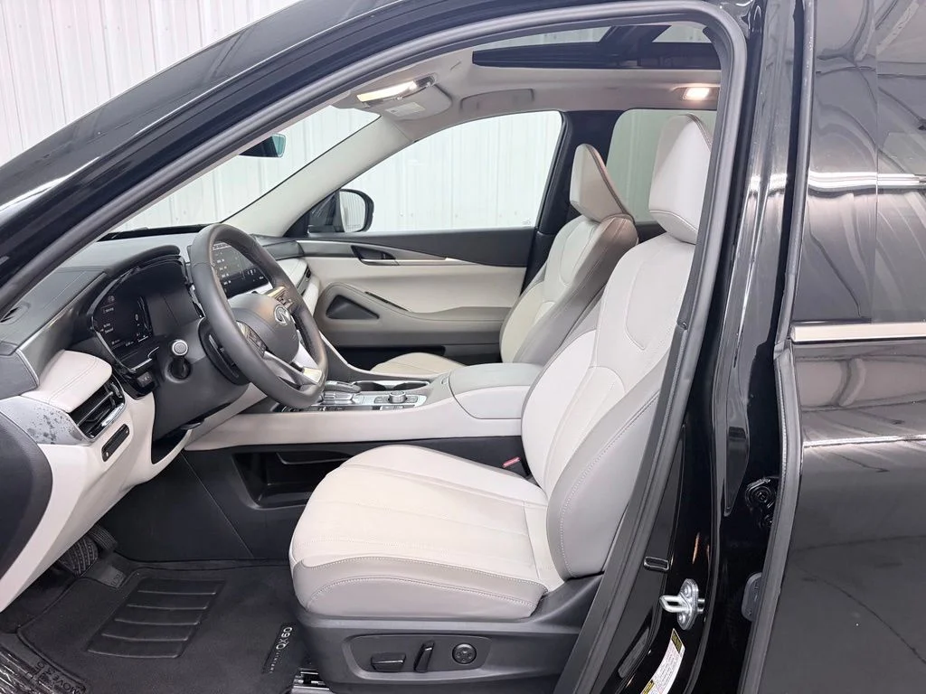 Used 2026 Black INFINITI PURE image 10