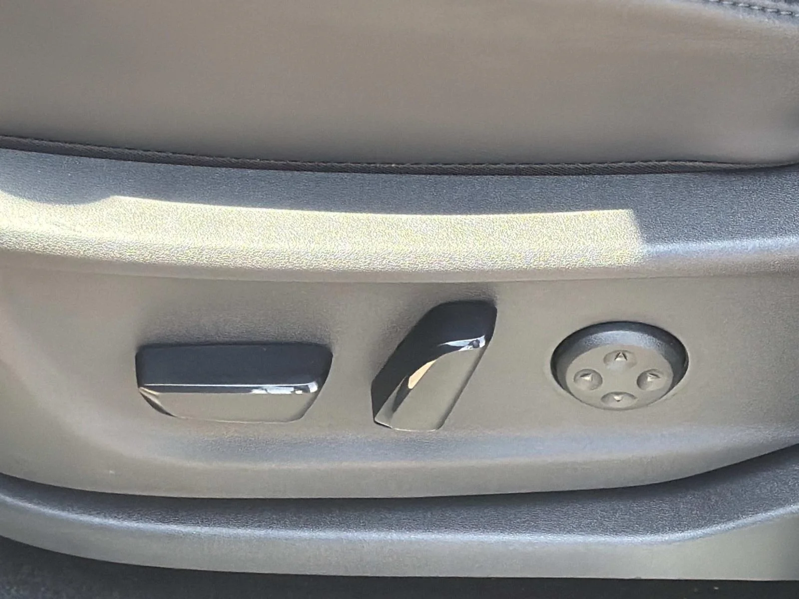 Used 2025 GUN METALLIC Nissan ENGAGE FWD image 19