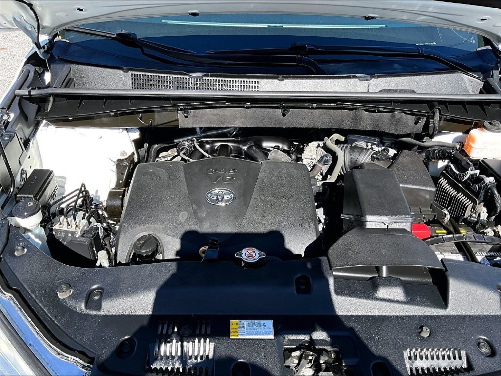 Used 2019 Blizzard Pearl Toyota XLE image 30