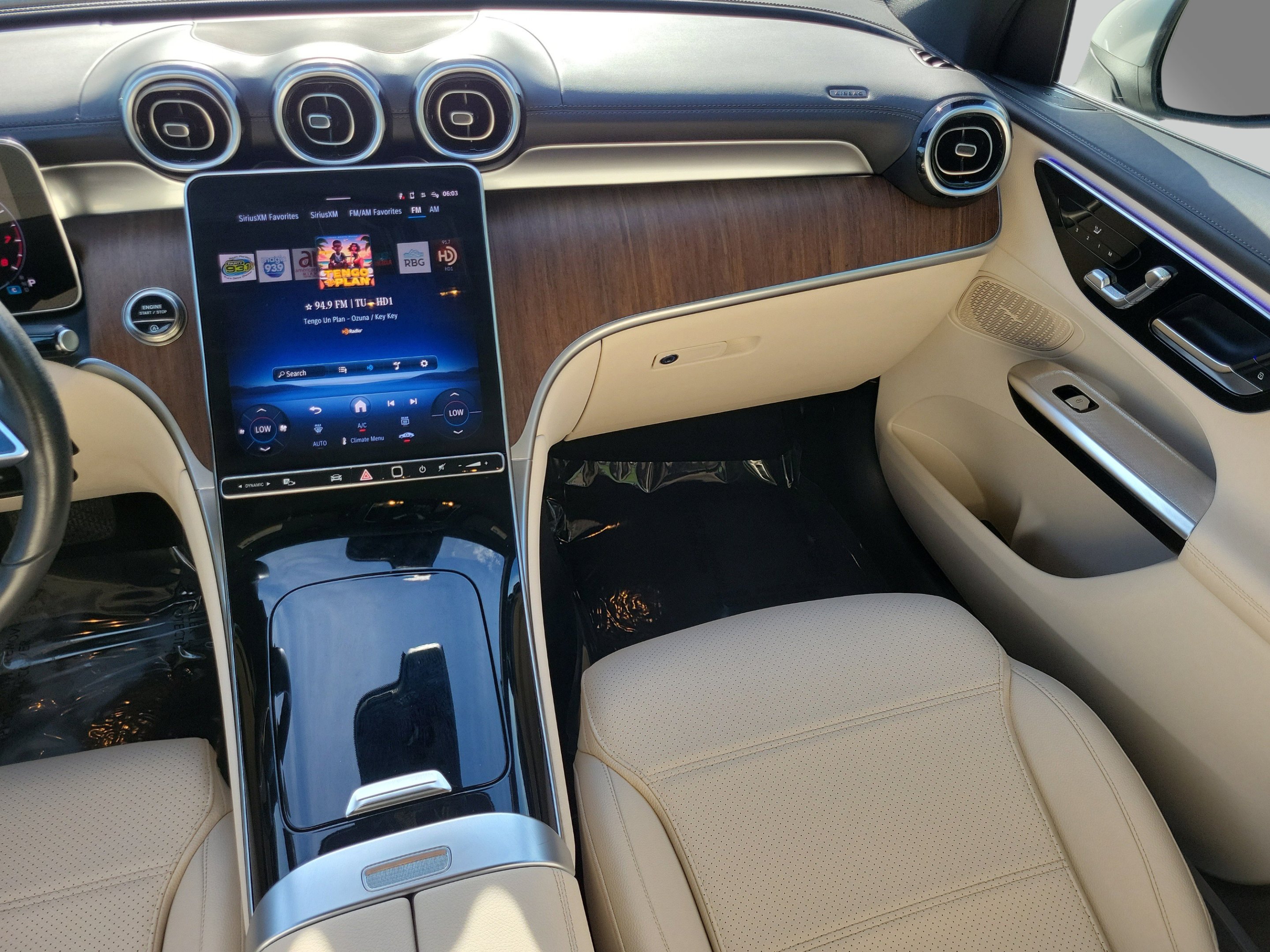 Used 2025 Polar White Mercedes-Benz GLC 300 image 14