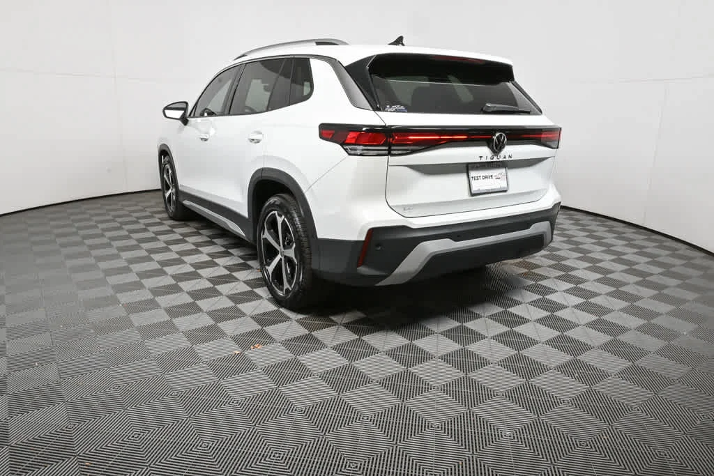 New 2026 Pure White Volkswagen SE image 4
