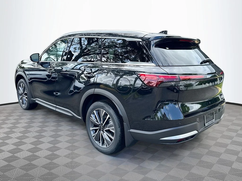 New 2027 MINERAL BLACK INFINITI Luxe FWD image 7