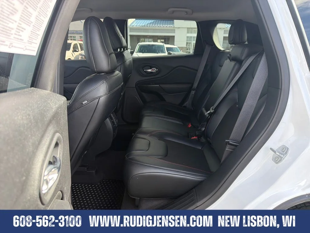 Used 2022 White Jeep Trailhawk image 24