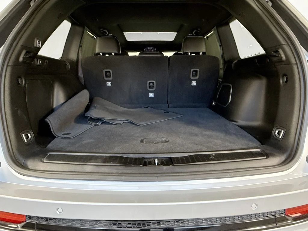 Used 2024 Silver Jeep 4xe image 27