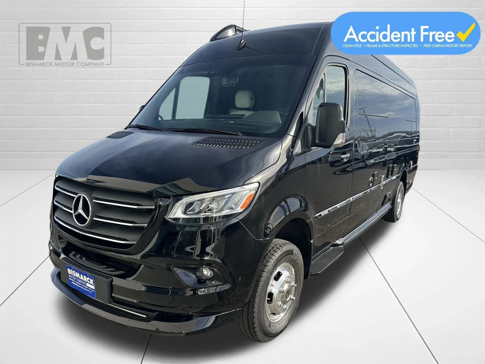 Used 2022  Mercedes-Benz 24GL 4X4 image 1