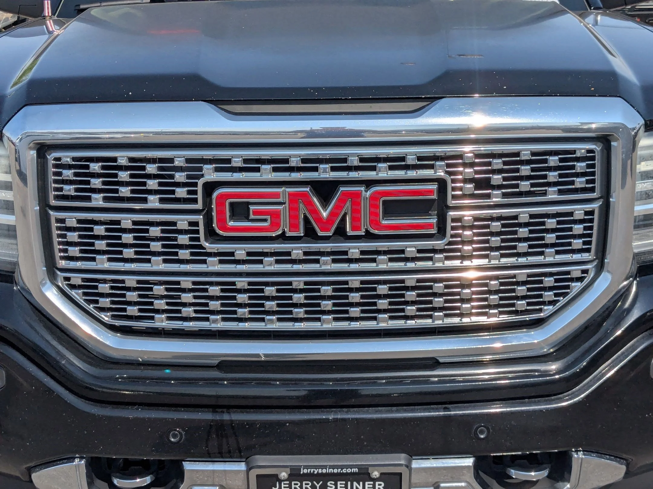 Used 2017 Onyx Black GMC Denali image 9