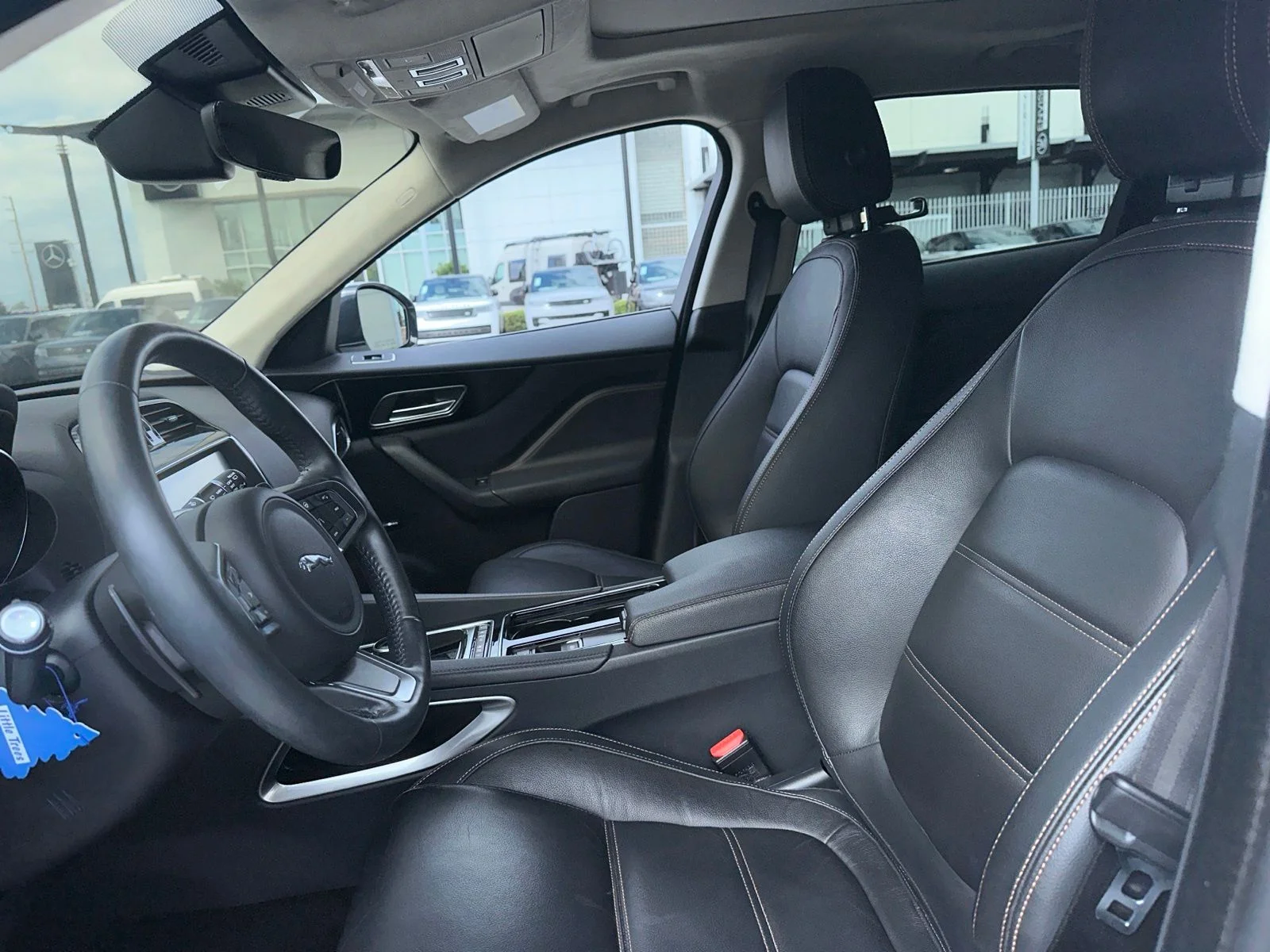Used 2019 White Jaguar 25t Prestige image 18