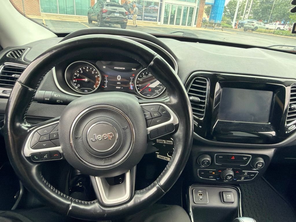 Used 2021 Silver Jeep Latitude image 9
