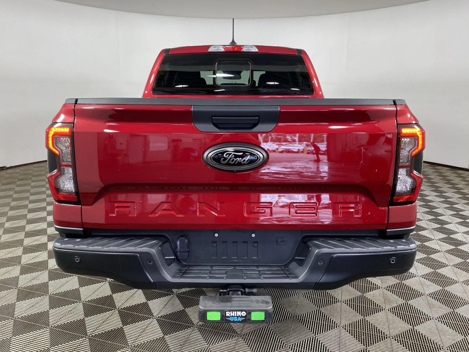 Used 2025 Ruby Red Metallic Tinted Clearcoat Ford XLT image 6