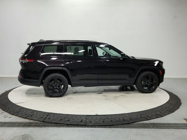 Used 2023  Jeep Limited image 9