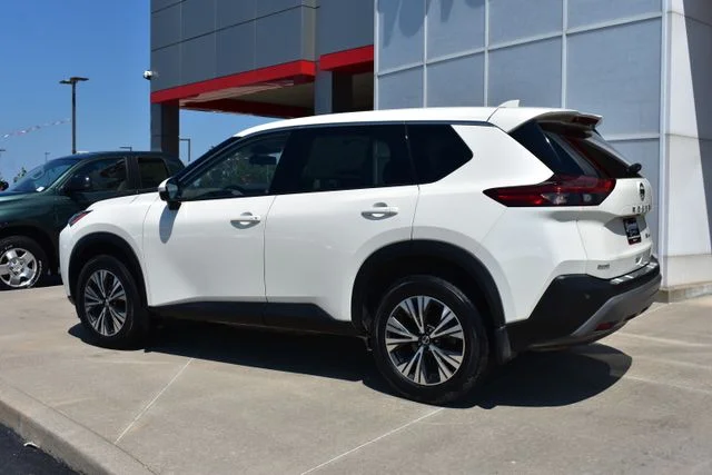 Used 2021 White Nissan SV image 7