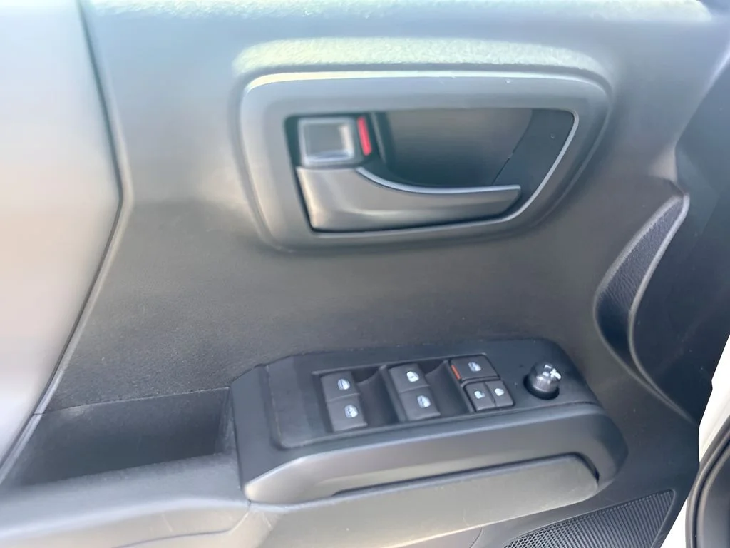 Used 2022 White Toyota SR image 19