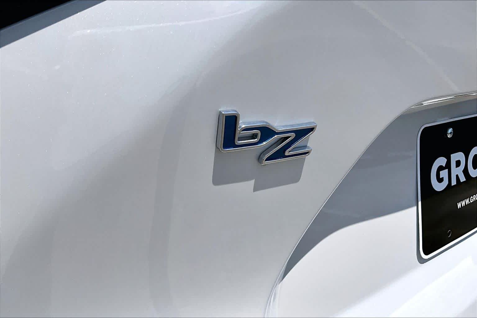 New 2026 Wind Chill Pearl Toyota XLE image 8