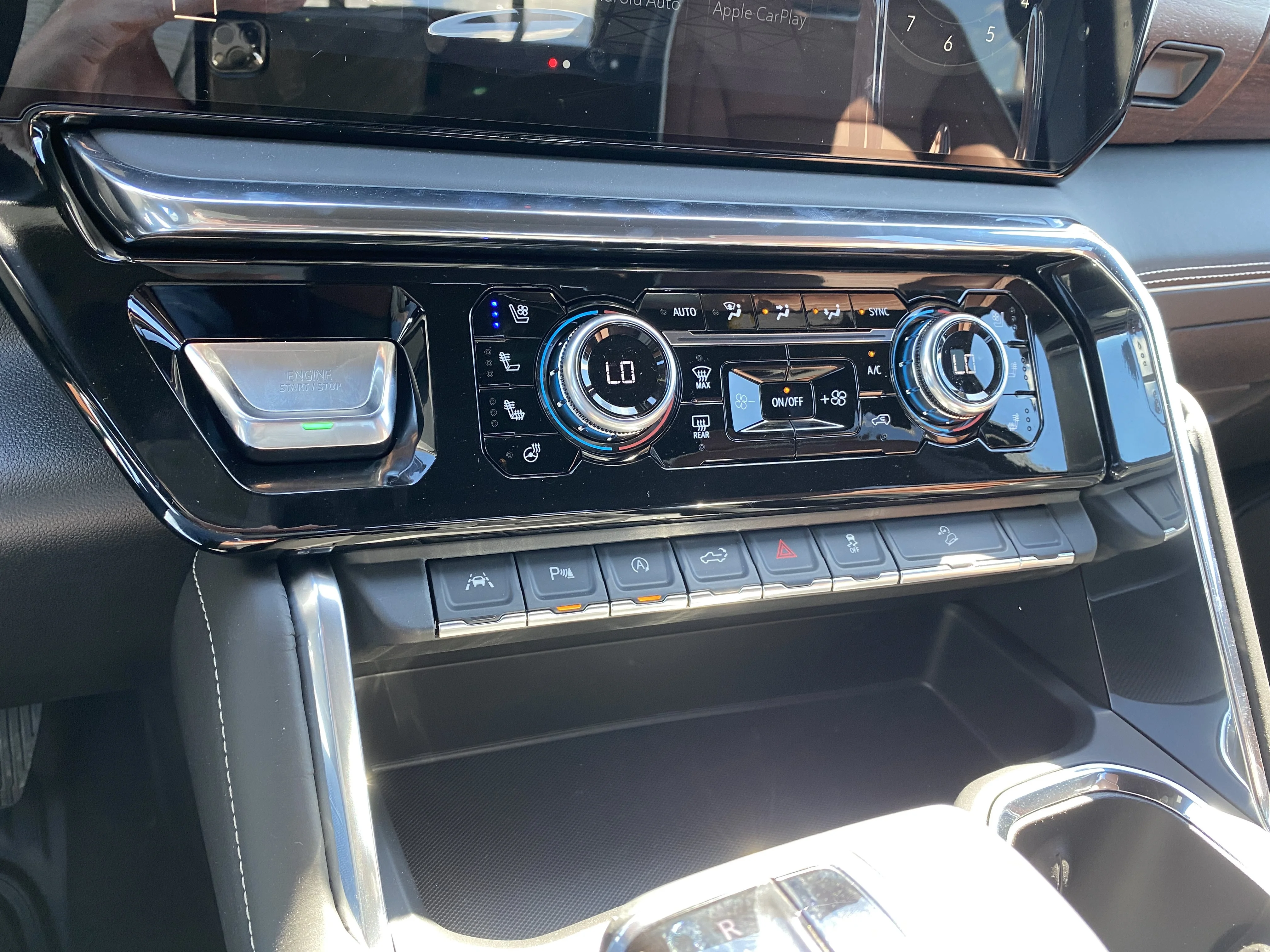 New 2026 GLACIER WHITE TRICOAT GMC Denali Ultimate image 23