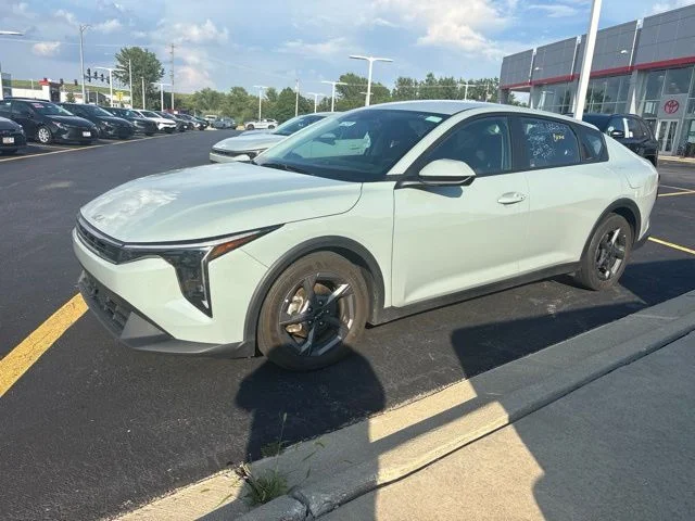 Used 2025 Gray Kia LXS image 3