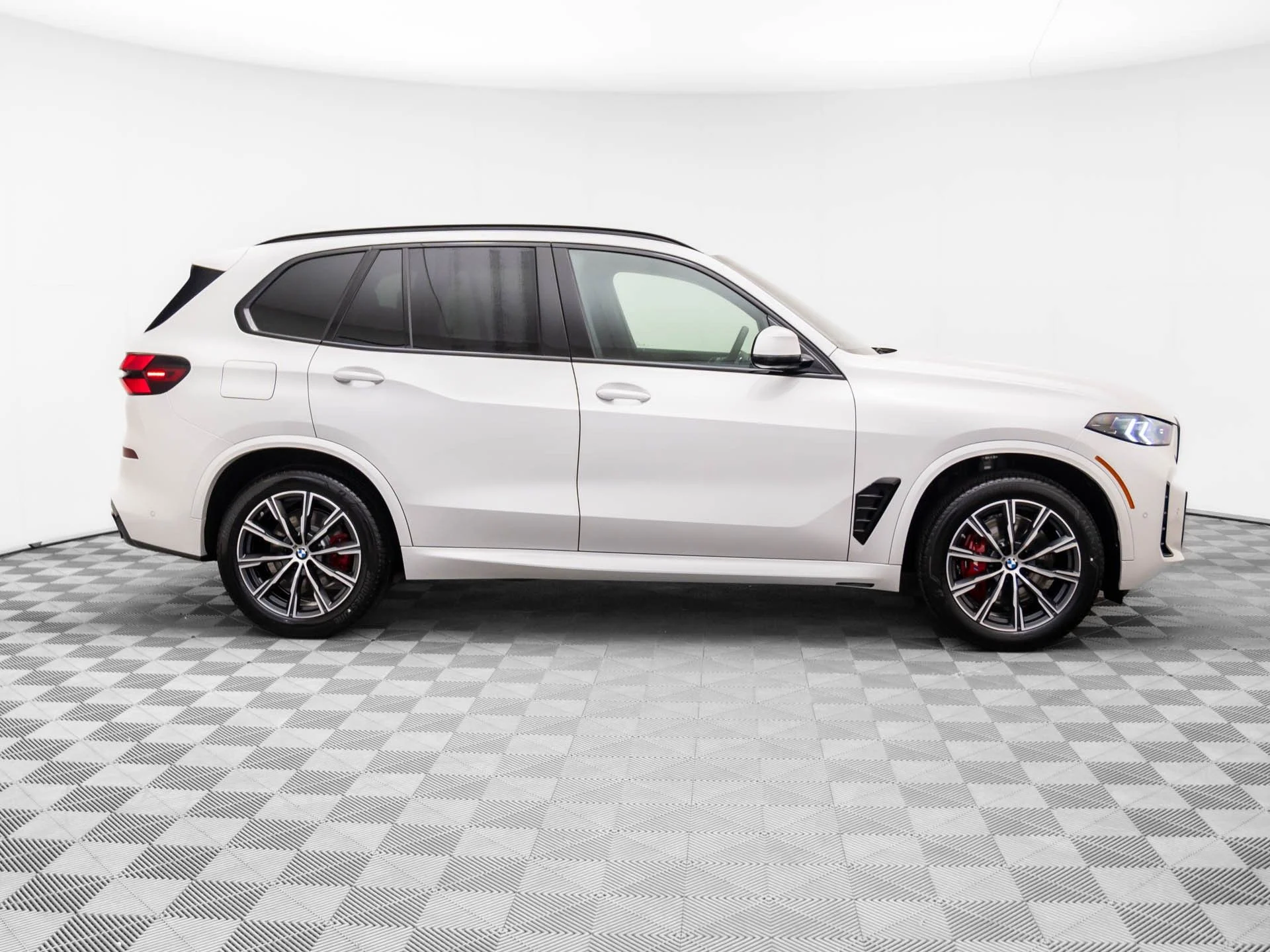 New 2026 White BMW xDrive40i image 7