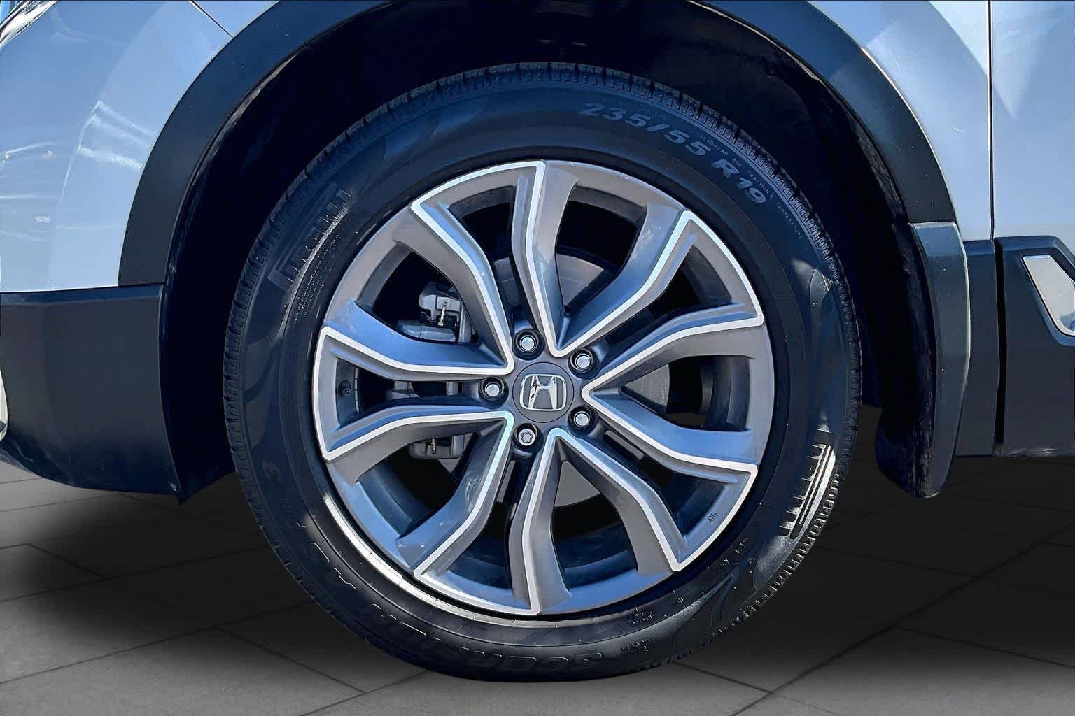 Used 2021 Platinum White Pearl Honda Touring image 11