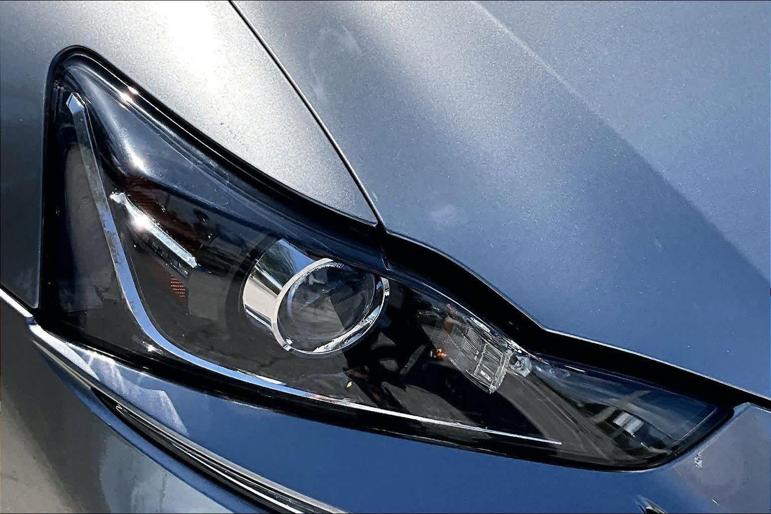 Used 2019 Atomic Silver Lexus  image 28