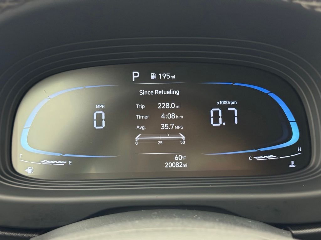 Used 2025 Lunar White Hyundai SEL image 21