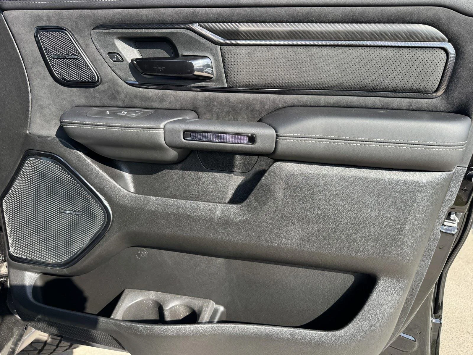 New 2026 Diamond Black Crystal Pearl-Coat Exterior Paint RAM RHO image 11