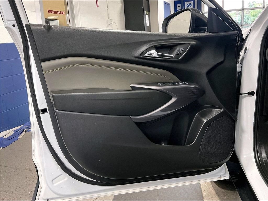 Used 2024 Summit White Chevrolet ACTIV image 9