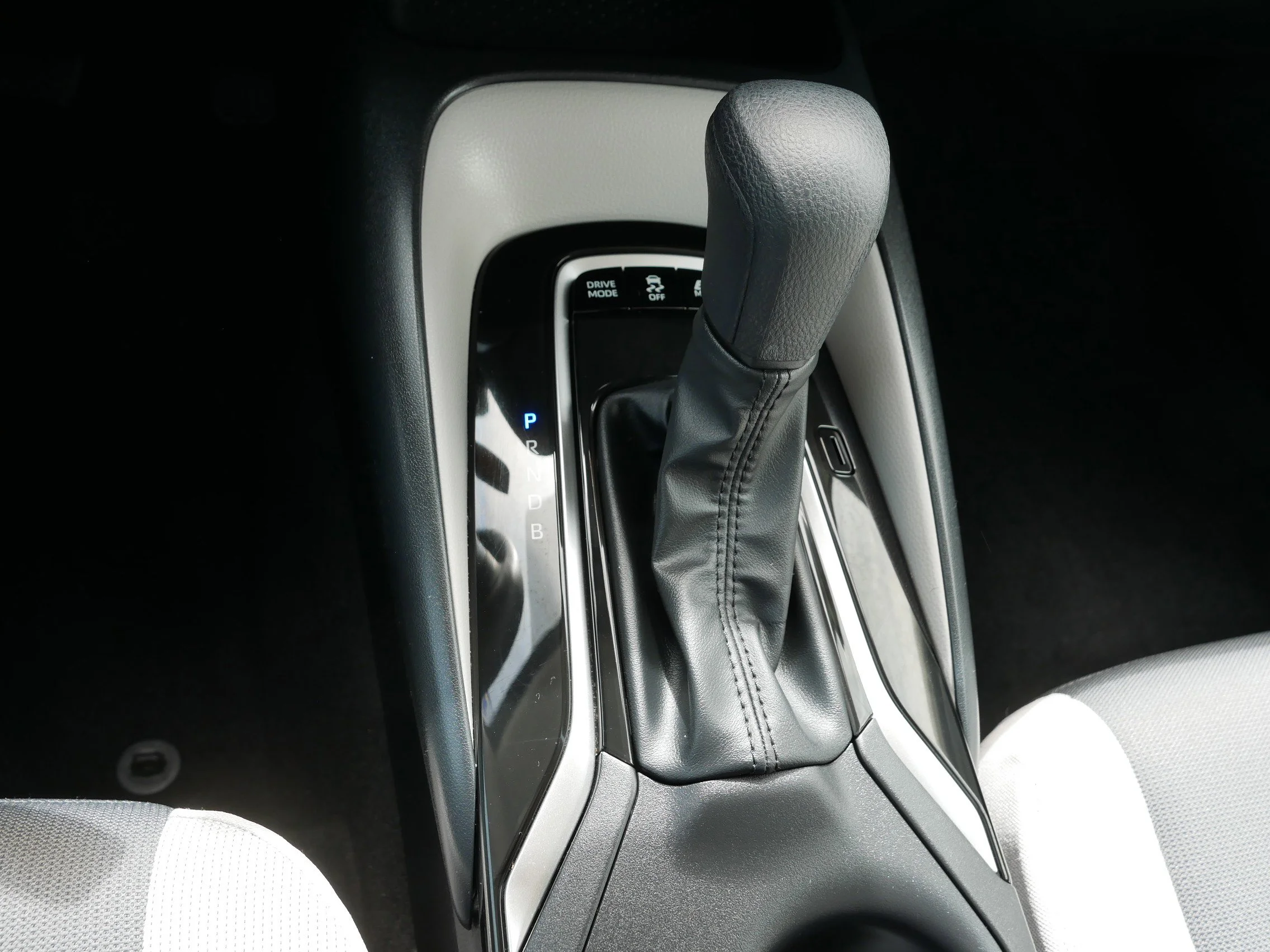 Used 2023 Ice Cap Toyota Hybrid LE image 24