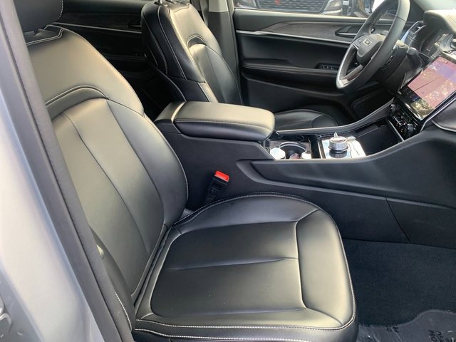 Used 2023 Silver Jeep Limited image 11