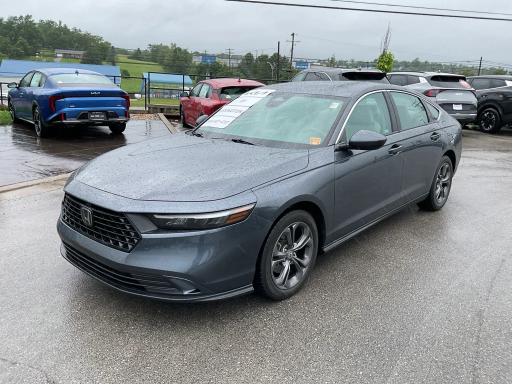 Used 2023 Meteorite Gray Metallic Honda EX image 4