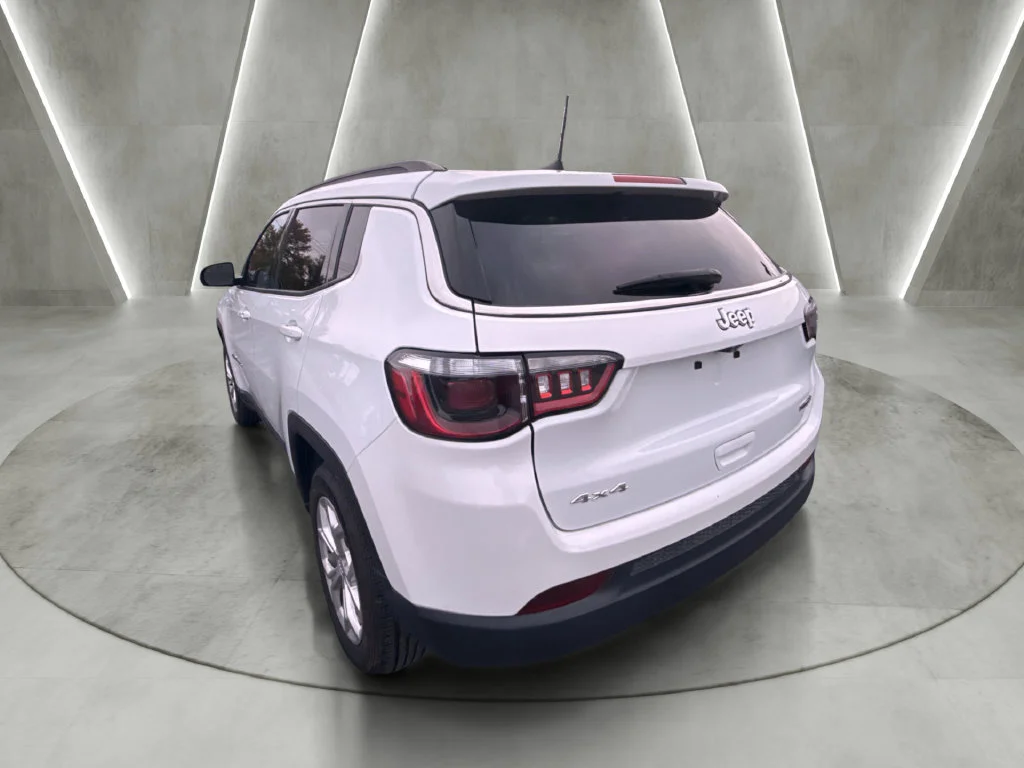 Used 2024 White Jeep Latitude image 5