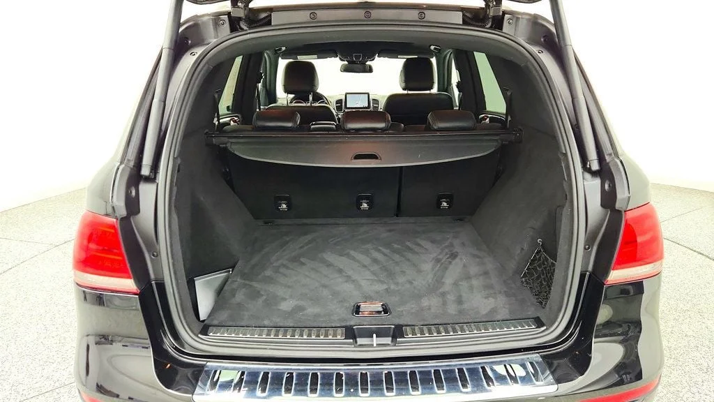 Used 2019 Black Mercedes-Benz GLE 400 4MATIC® SUV w/ Premium 1 & Parking Assist Pkgs image 21