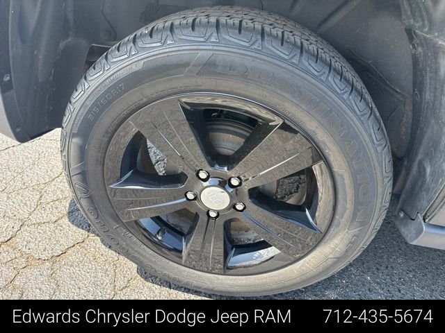 Used 2017 Black Jeep Latitude image 10